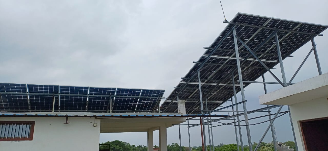 Rooftop solar array installed by Green Lantern Energy in Varanasi